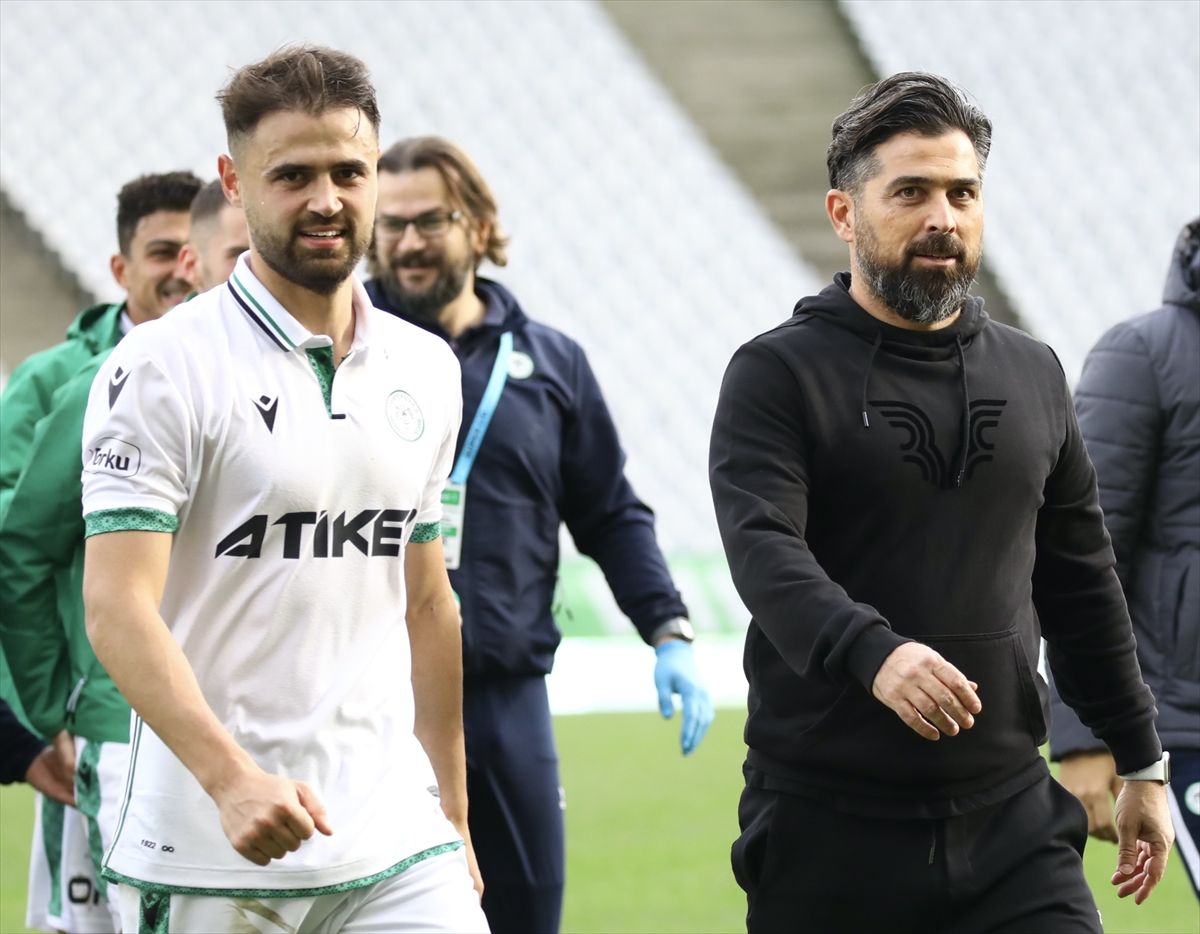 İlhan Palut, gözyaşlarını tutamadı… Dönemin Konyaspor Teknik Direktörü Palut, Ahmet Çalık’ın ölüm haberini aldığı anı ve sonrasında yaşananları, 1,5 yıl önce Zpor Yayın Yönetmeni Emre Tanrıver'e anlatmıştı.