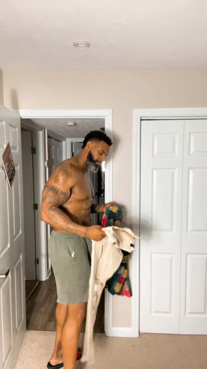 when I say I want a sugar daddy, this is what I mean. 🥵 #zaddyoftheday
