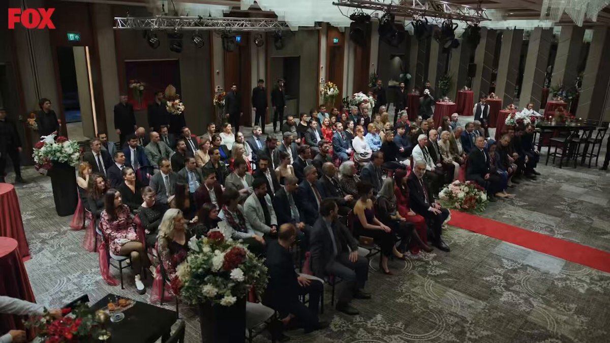 Ortalık karıştı, daha da karışacak! #HudutsuzSevda yeni bölümüyle FOX’ta başladı! @FOXTurkiye