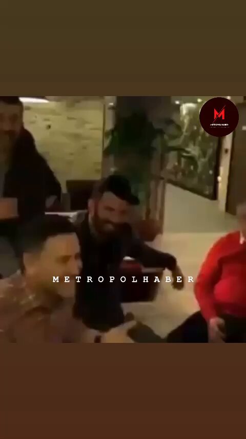 Muhammet Yakut’un, Aşiret lideri Fatih Bucak, Survivor Turabi, Şafak Sezer, İzzet Yıldızhan ve ünlü oyuncular ile görüntüleri sosyal medyada gündem oldu: