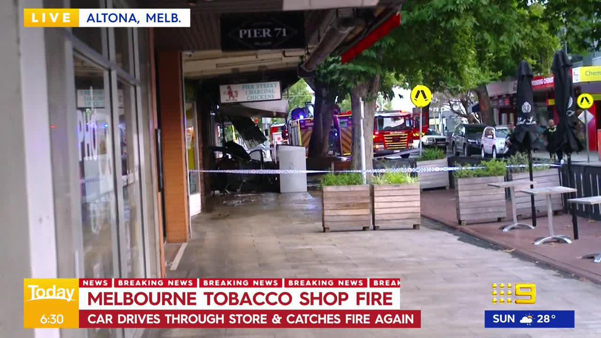 #BREAKING: A tobacco store in Melbourne has gone up in flames for the SECOND time in 24 hours. Izabella Staskowski #9News