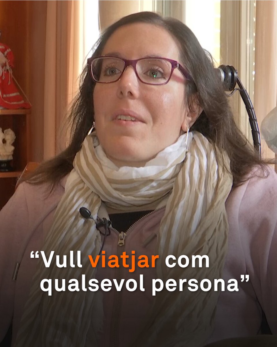 “Vull viatjar com qualsevol persona.” La Marta té tetraplegia i la seva cadira de rodes ho és tot per a ella. Quan va en avió, l’ha de deixar a la bodega i ha de viatjar estirada. Fa una campanya perquè els avions siguin inclusius.