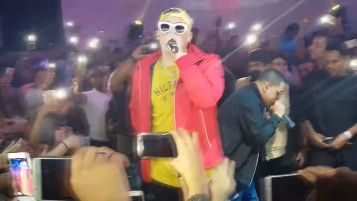 Pov: es 2017 y acabas de pagar 15€ por entrada + consumición para ver a un rapero desconocido llamado “Bad Bunny”… Eres feliz.