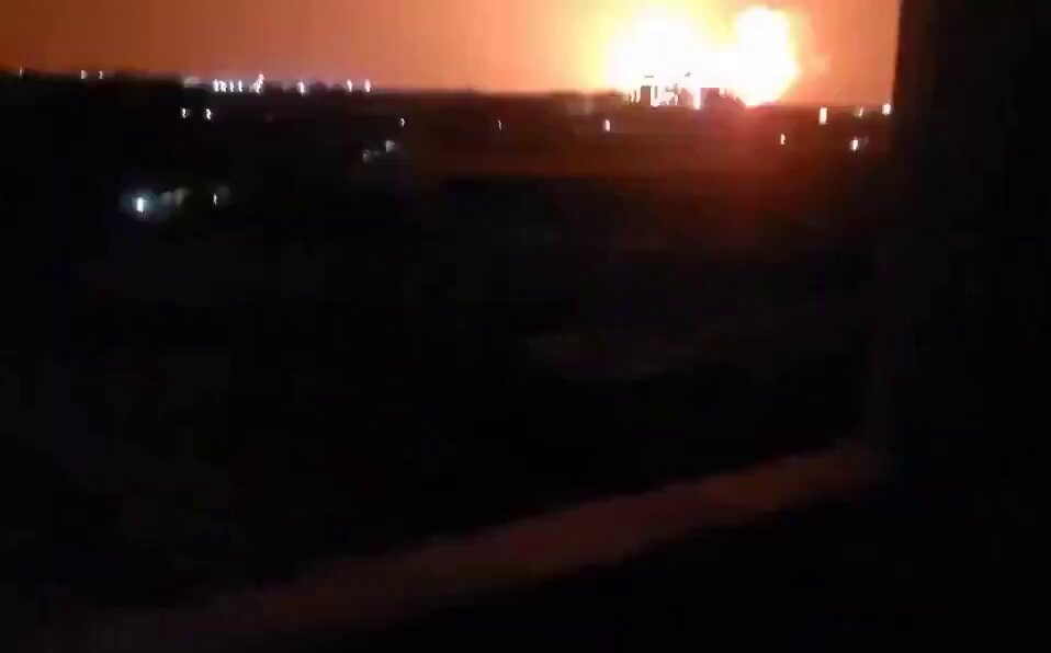 🚨#BREAKING: Video shows the US-UK conducting airstrikes that is taking place in Yemen, with support from Canada, Australia, Bahrain, and the Netherlands.