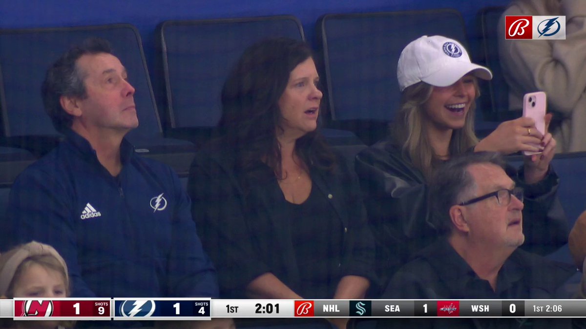 In response to Nathan Bastian's hit on Cernak, #GoBolts rookie Gage Goncalves charged in. The looks on Gage's mom and girlfriend's faces? Quite a contrast 😂