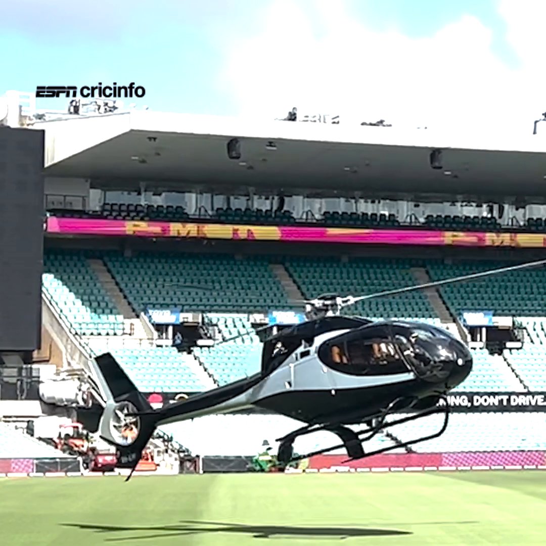 Things you thought you'd never see on a cricket ground! David Warner arrives at the BBL in a helicopter 🚁