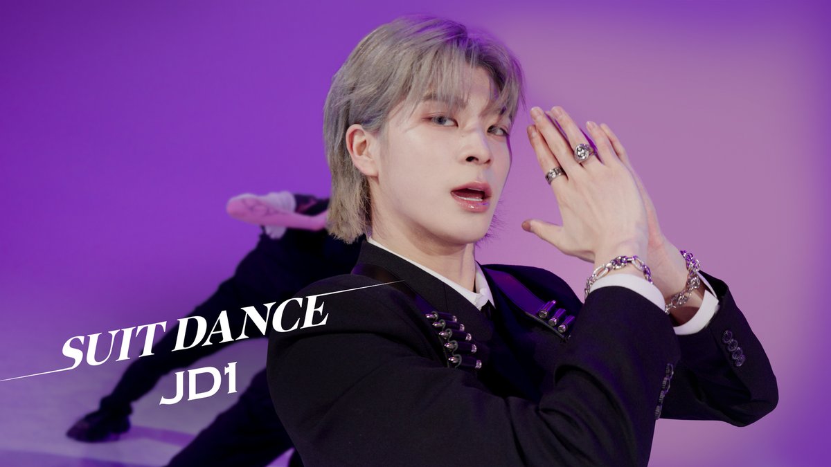 #JD1 .. 당신 누구야 .. 🤖⚡ 누군데 자꾸 내 시선을 사로잡는 거야⁉️ 👀 어쩌면 나 로봇 강쥐에게 빠져버릴지도 .. 🫣 #제이디원 #who_Am_I #수트댄스 JD1 #SuitDance 👉