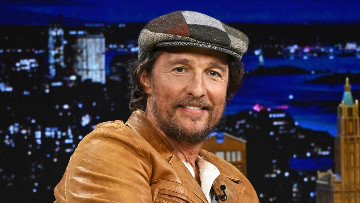 .Matthew McConaughey surprisingly got his phone back after losing it on a Six Flags ride! #FallonTonight