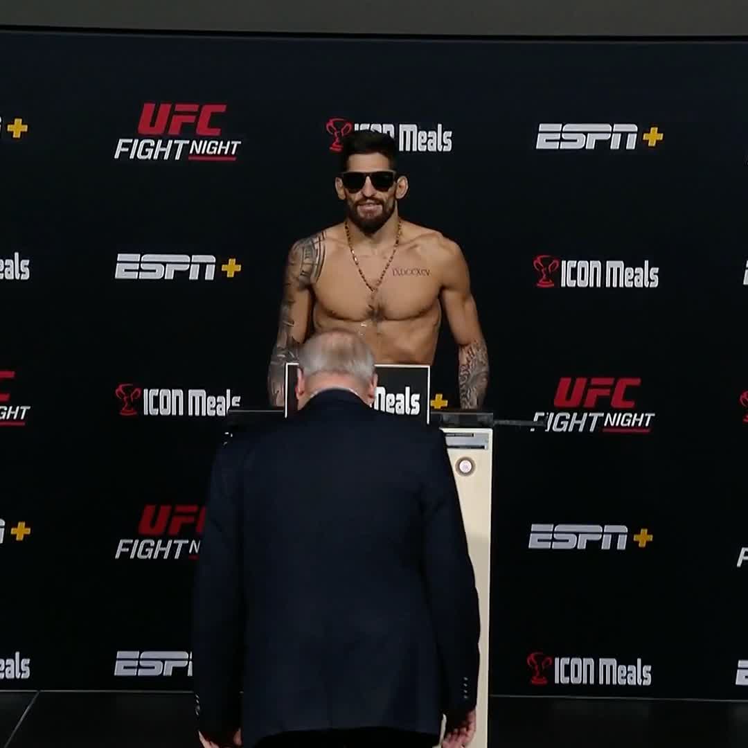 En peso 🇵🇪 135.5 libras para el peruano Gaston Bolaños #UFCVegas84