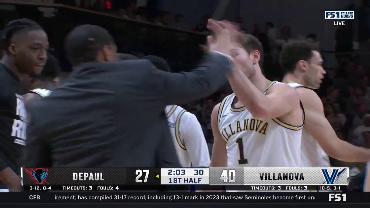 15 points in the 1st half with FIVE 3s for Brendan Hausen! Villanova MBB