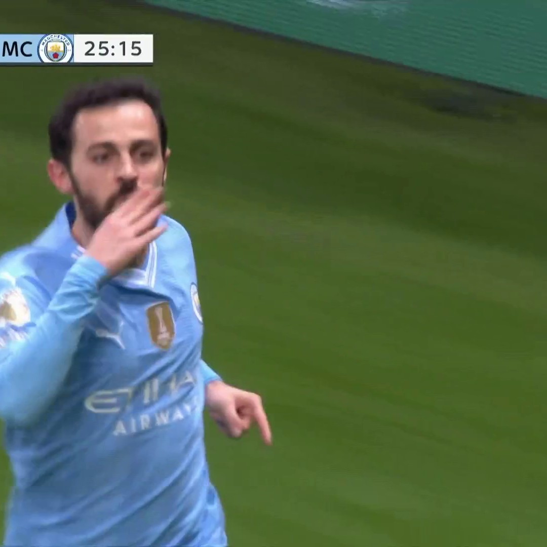 BERNARD😱 SILVA (via NBC Sports Soccer)