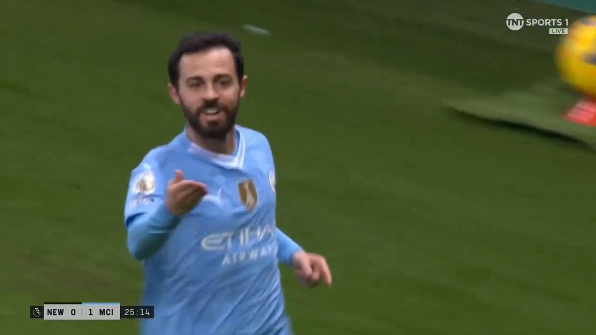 Bernardo Silva, that is genius! 🤩 An incredible finish to put Man City ahead against Newcastle! 🔥 📺 TNT Sports &amp; discovery+ UK