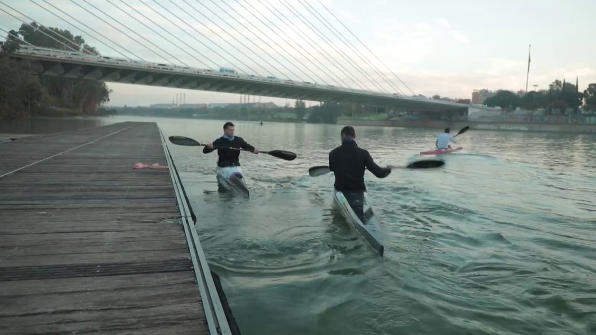 🎥 #Stade2 | Le Grand format de cette semaine “Avec les moyens du bord” vous emmènera en Espagne aux côtés des kayakistes maxime beaumont et Cyrille Carré qui financent leurs stages d’entraînements eux-mêmes 🛶 📅 Dimanche 14/01 ⏰ à 20h10 🖥️ sur France 3 FFCK