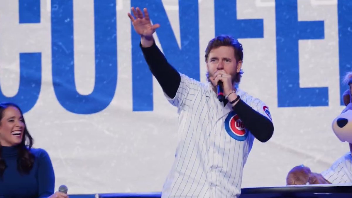 Wanna have a push-up contest? ๐คจ The best from the #CubsCon Kids Only Press Conference, presented by Advocate Children's Hospital.