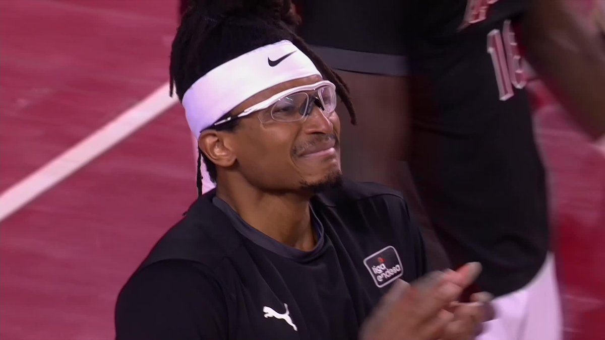 🥹 Este momento entre el Nou Congost y Chima Moneke. Emociones en estado puro ✨ 📺 Movistar Plus #LigaEndesa | Chima Moneke #ListosParaRomperla
