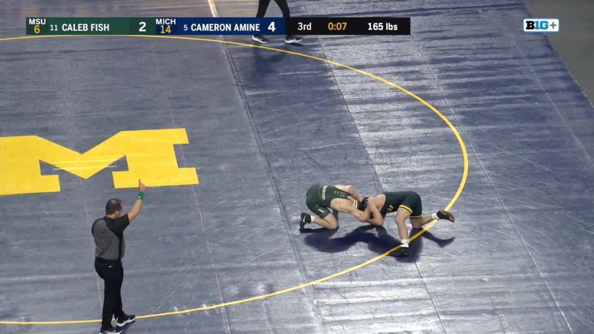 DOWN GOES NO. 5!! In the final seconds Fish takes down No. 5 Amine in a 6-4 decision! UM 14, MSU 9 #GoGreen | #OneFocus