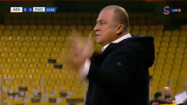 Szymanski'nin asisti Levi Garcia'nın golüyle AEK, Panathinaikos karşısında 1-0 öne geçti. Fatih Terim golün ardından çok sinirlendi.