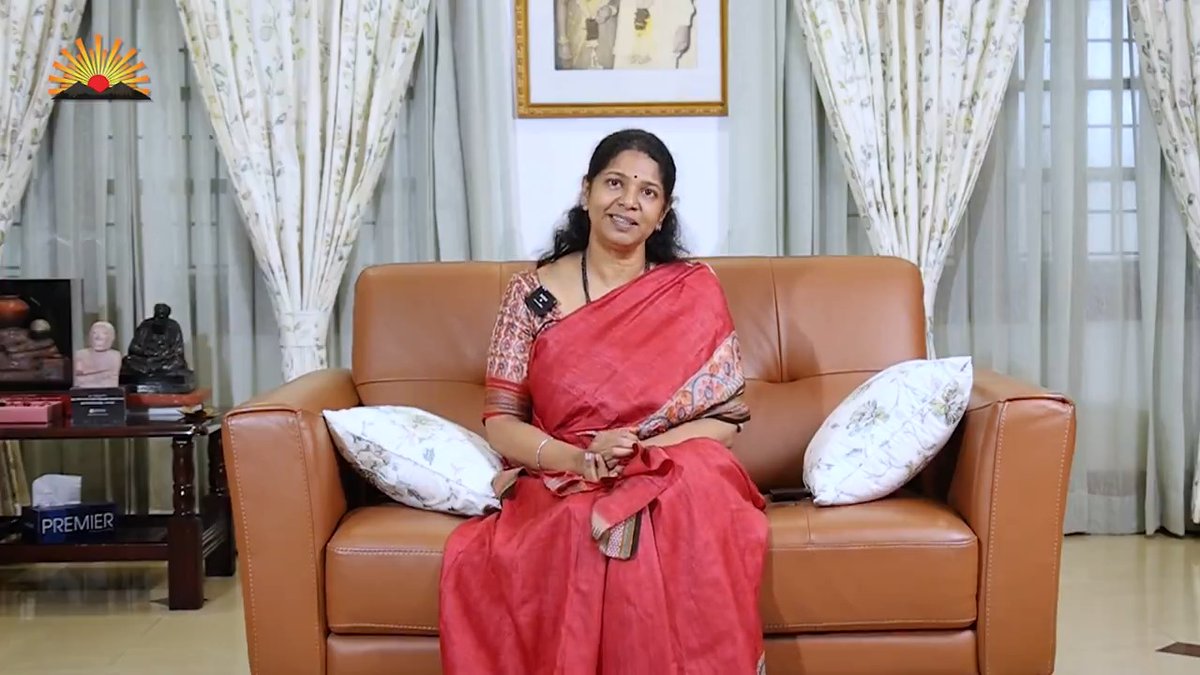 ஓயாது ஒளி வீசும் உதயசூரியனையும், உயிரெனக் கொண்டிருக்கும் தமிழையும், மெய்யெனப் பற்றியிருக்கும் தமிழ்நாட்டையும் கொண்டாடிடப் பிறக்கும் இந்தத் தமிழ்ப் புத்தாண்டு மற்றும் பொங்கல் திருநாள், அனைவருக்கும் சிறப்புற அமைய எனது வாழ்த்துகள்!