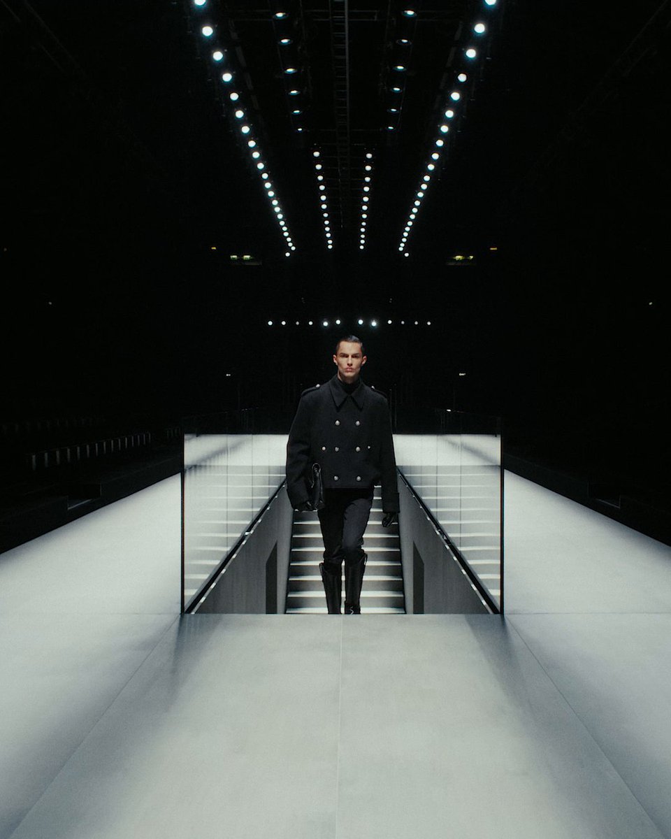 SLEEK #DGFW24 Men’s Collection is a tale woven in threads of creativity and #DGFattoAMano precision. Music Director: John Gosling Music Composed and Performed by Toby Andersen and Rob Lewis Discover more and rewatch the #DolceGabbana show at