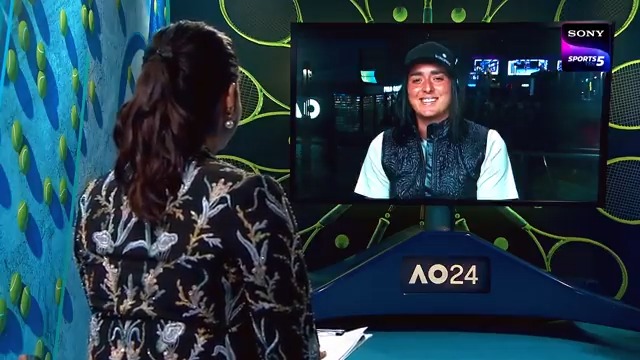 ”Please say hello to everyone in India and show them my Instagram account.” 🤳🇮🇳 Ons Jabeur had a very special request for Sania Mirza while being interviewed after her first-round win at #AO2024 😁 📹 | Watch the entire conversation on our Facebook & YouTube channel 🎙️ #SonySportsNetwork #AusOpen #AustralianOpen #OnsJabeur