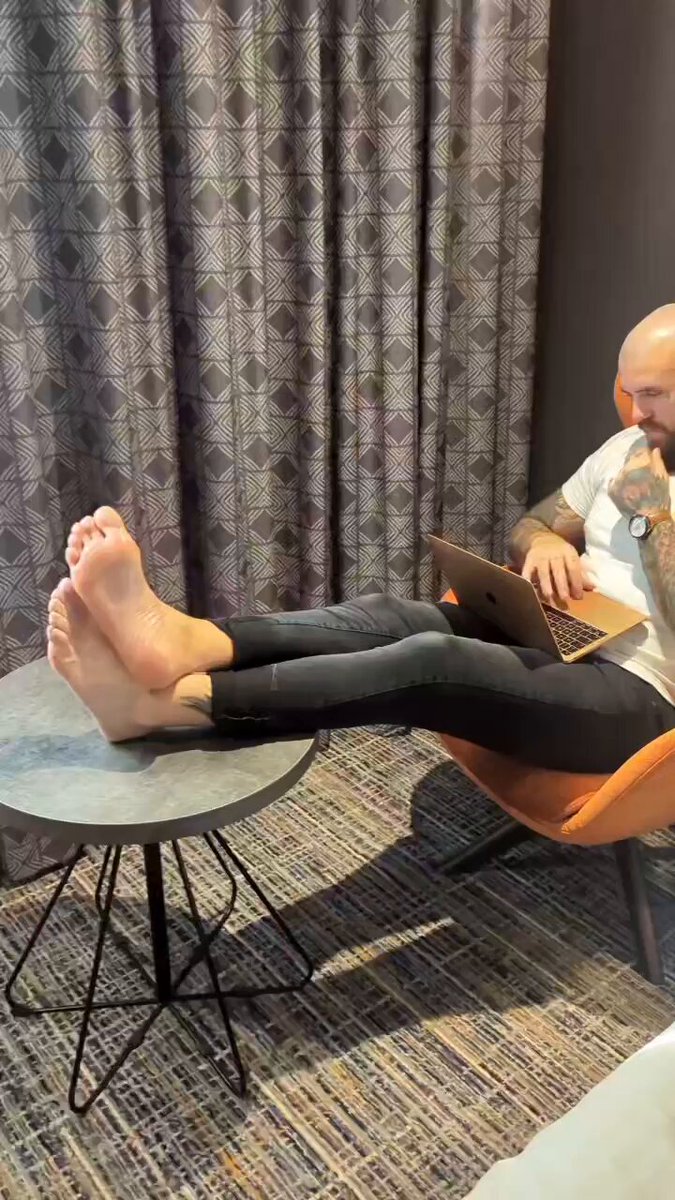 Simply OBSESSED with iambigrob , Perfect and mouth watering head to toes. Please do yourself a favor and give him a follow here and on IG (@thesolesofiambigr0b). Thank me later! 🤤🦶🏻😍