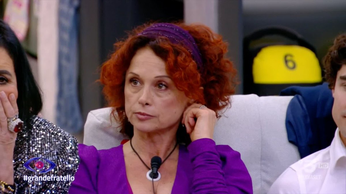 Il pubblico ha deciso che a dover abbandonare immediatamente la Casa di #GrandeFratello è... ROSANNA!