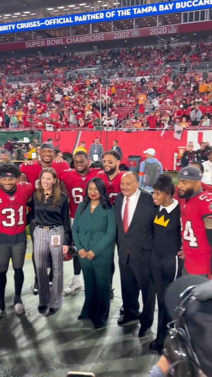 .Tampa Bay Buccaneers players greeting Dr. Martin Luther King Jr's family members Yolanda Renee King, Martin Luther King III, and Arndrea Waters King pregame. ❤️ #MLKDay