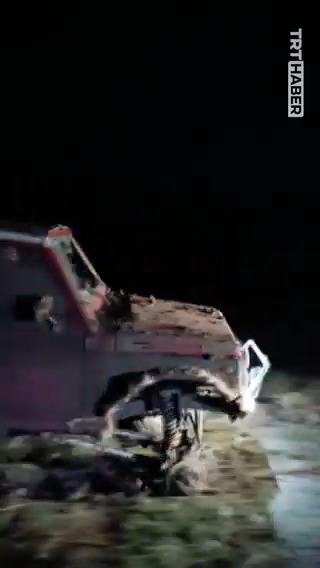 Bursa’da off-road yaparken tekerleği kopan bir vatandaş, olayın farkına varmadan off-road'una devam etti. - Halil tekerlek yok. + Komple mi yok?