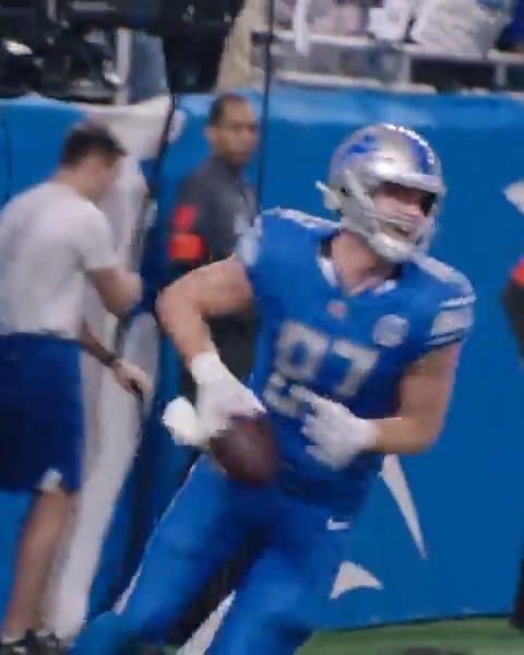 How clutch was this Sam laporta fourth-down score 🙌 Next up: #TBvsDET on NBC