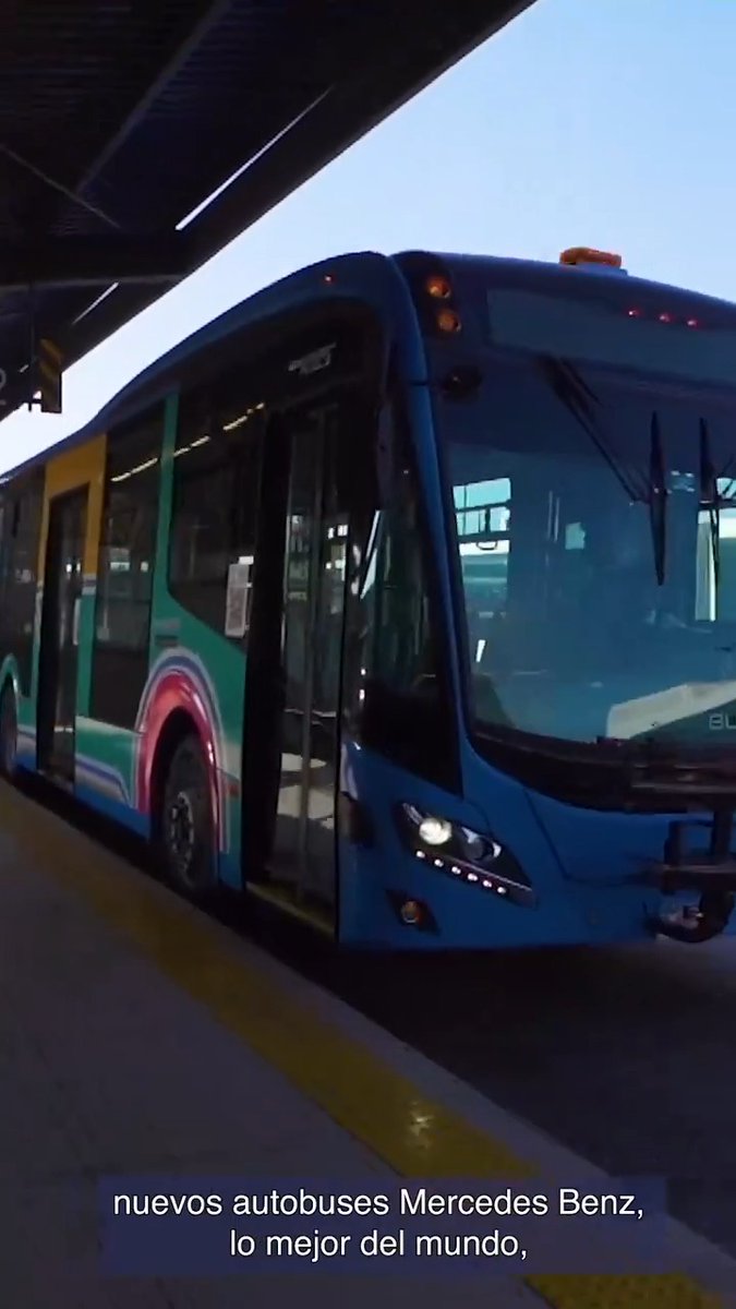En transporte público no estamos cambiando las reglas del juego, cambiamos el juego por completo. Ya están en marcha los primeros nuevos autobuses, mejoramos rutas, capacitamos a cientos de mujeres operadoras y muy pronto anunciaremos nuevas noticias. ¡Estén al pendiente!