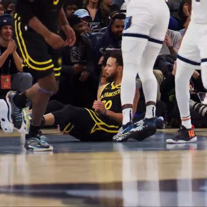 Está jugada de Stephen Curry es un completo abuso