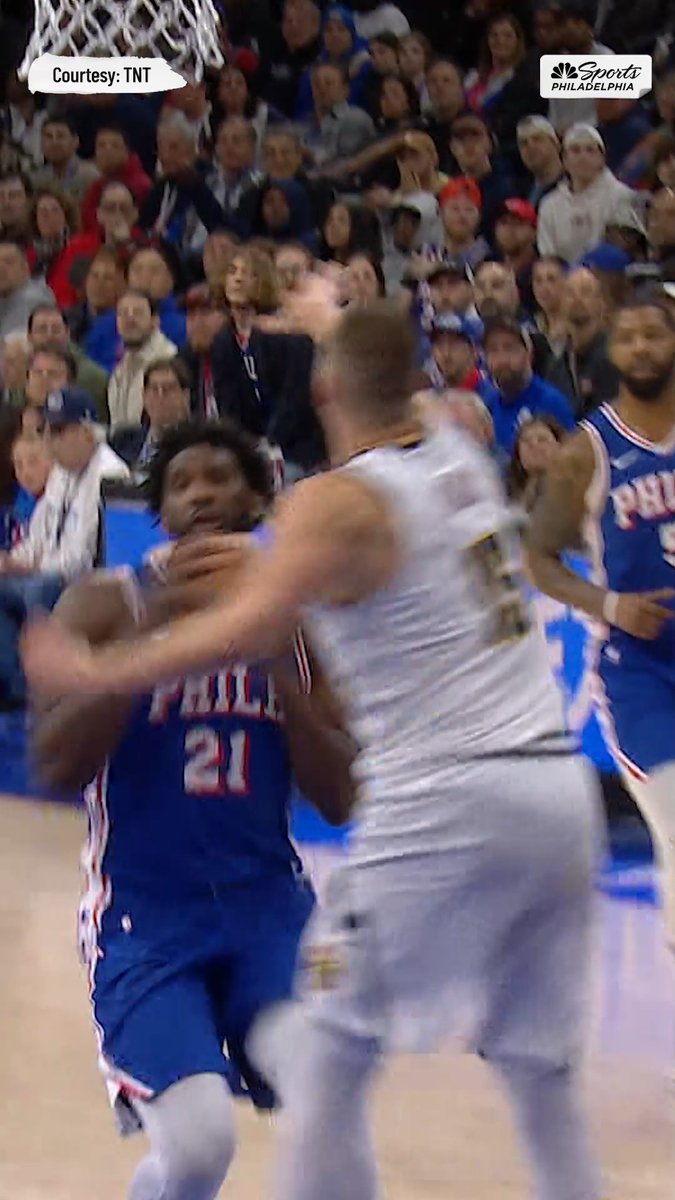 EMBIID EUROSTEPS AROUND JOKIC! 😮 That caps a 10-2 run for the Sixers in the 4th quarter!