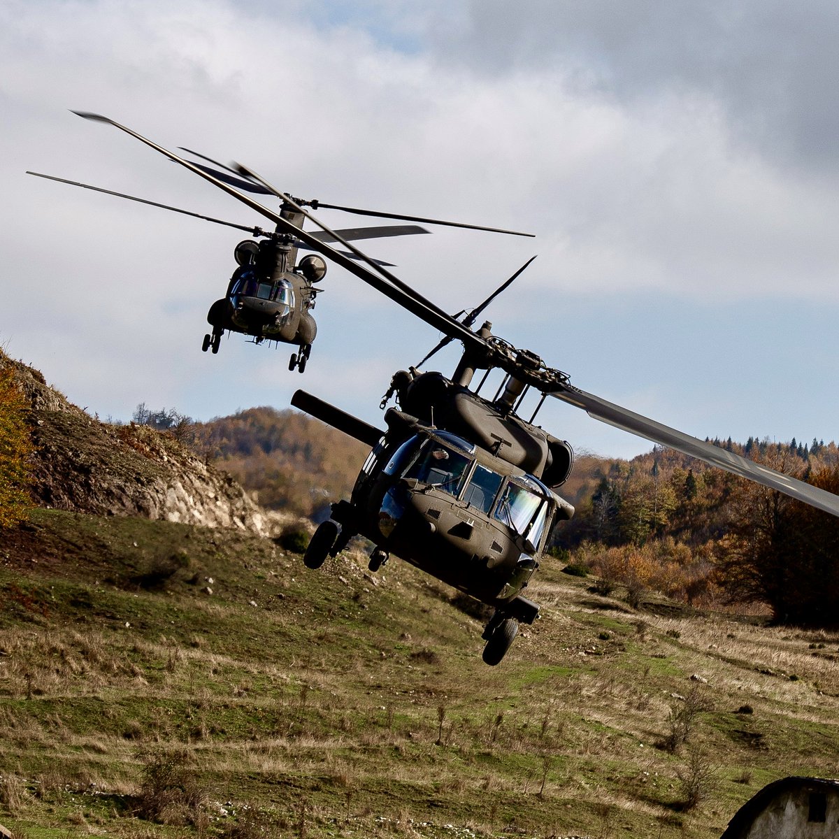 Allied Special Forces are a vital NATO asset Watch as 🇦🇱 🇧🇬 🇬🇷 🇲🇪 🇲🇰 🇷🇴 🇹🇷 train together in parachuting, helicopter fast-roping and clearing operations #WeAreNATO | NATO Allied SOF Command (SOFCOM)