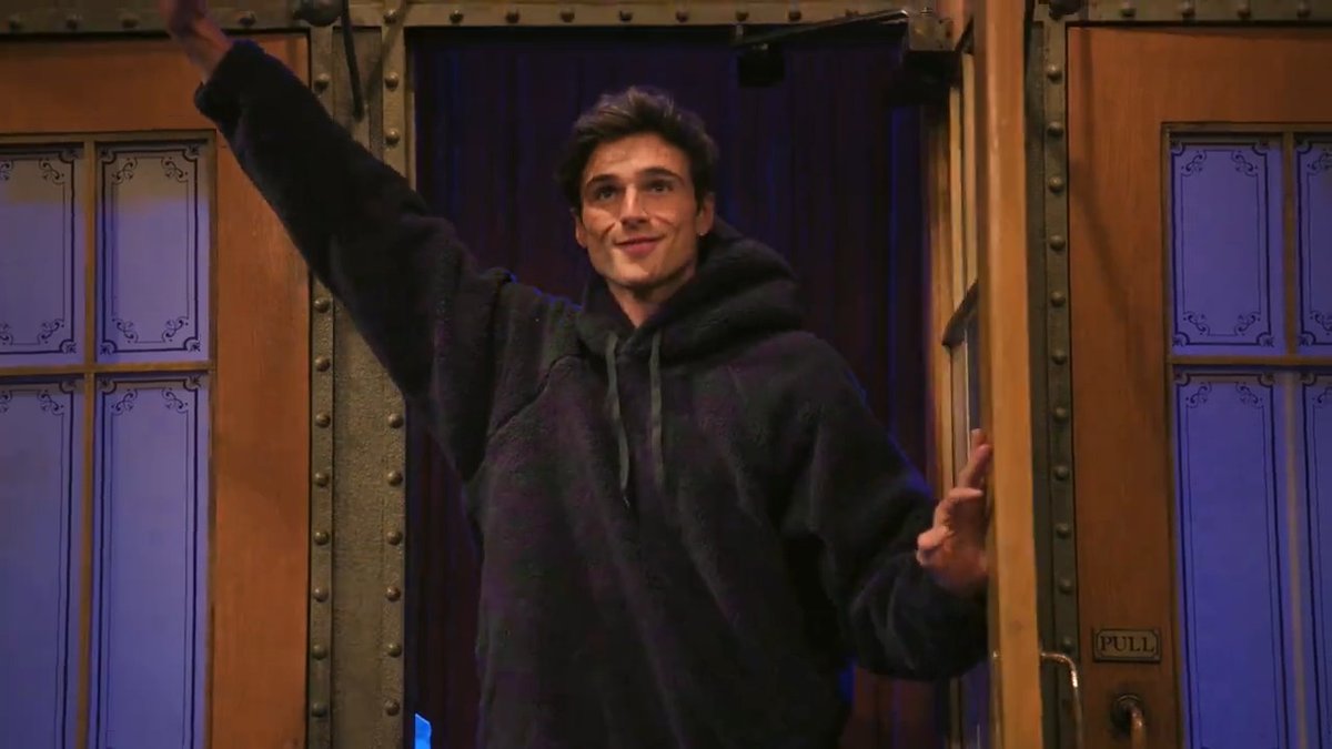 Jacob Elordi hosts SNL with musical guest Reneé Rapp this week.