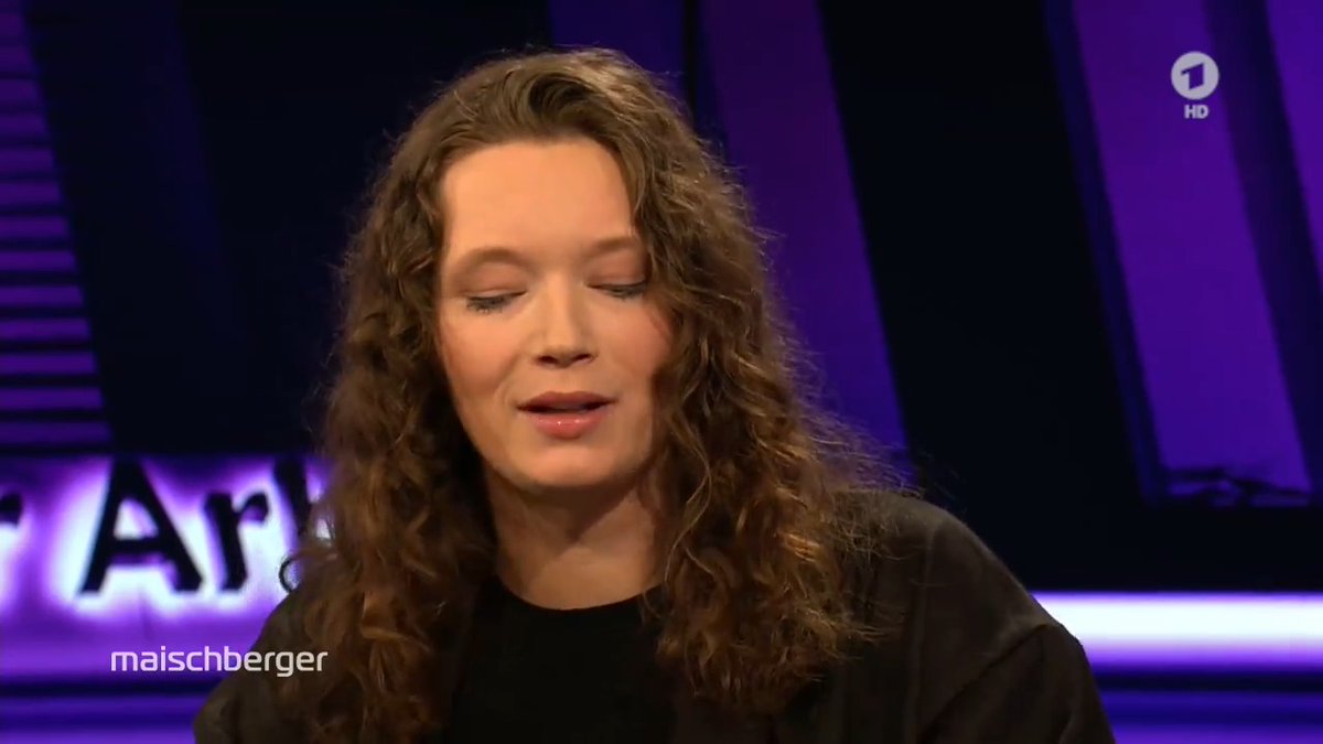 „Es ist interessant, wann der #Union die Verfassung wichtig ist, nämlich bei der #Schuldenbremse – und wann nicht, nämlich bei Arbeitslosen“, so Anna Mayr zu Jens Spahns Forderung nach einer Verfassungsänderung für härtere Sanktionen beim #Bürgergeld. #maischberger Das Erste
