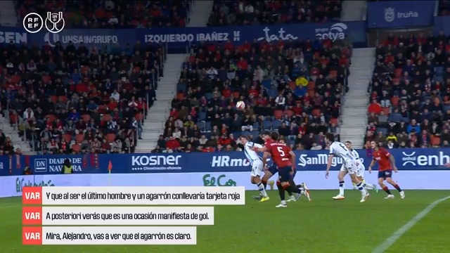 🔊 Así ha sido la conversación VAR con Hernández Hernández en la revisión del penalti de Catena sobre Oyarzabal. 🟥 La revisión acabó con el jugador del Osasuna expulsado y con el primer penalti para la Real Sociedad. #LaCopaMola #LaCasaDelFútbol