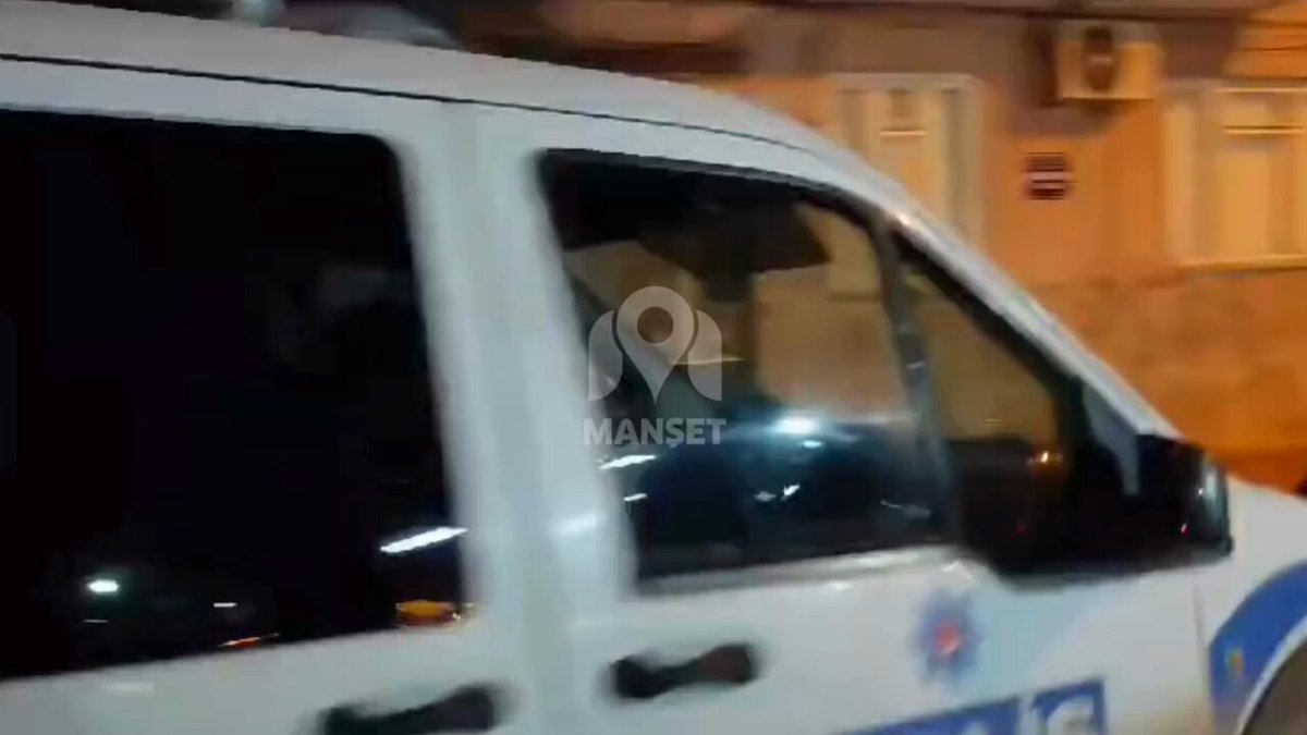 Aydın'ın İncirliova ilçesinde pamuk ve ayçiçek yağını birleştirip hakiki zeytin yağı diye satan işletmeye baskın yapıldı. Piyasa değeri 2 milyon 400 bin TL olan yağlara el konuldu. Sahte zeytin yağının Denizli'deki fırınlara satıldığı tespit edildi.