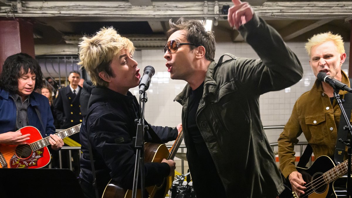 .Green Day and Jimmy perform their hit, “American Idiot” while busking at a NYC subway stop! #FallonTonight
