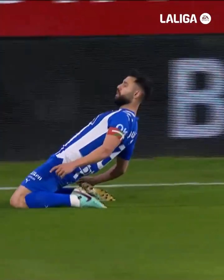 Nothing like a last-minute winner... 💙 Ruben Duarte X Deportivo Alavés 🇬🇧🇺🇸 #LALIGAHighlights