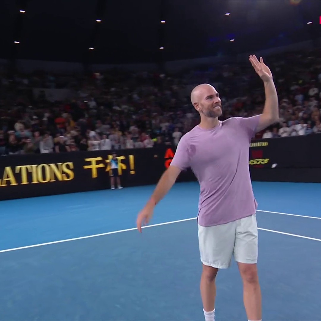 ๐๐ ๐๐ ๐๐๐๐๐ ๐๐๐๐๐๐, ๐๐๐ฬ๐ ๐๐๐๐๐ ! ๐ Mannarino s'impose face ร Ben Shelton au terme d'un match titanesque en cinq sets (7-6, 1-6, 6-7, 6-3, 6-4) ! Il retrouvera Djokovic en 8es de finale ๐ฅ #AusOpen #HomeOfTennis