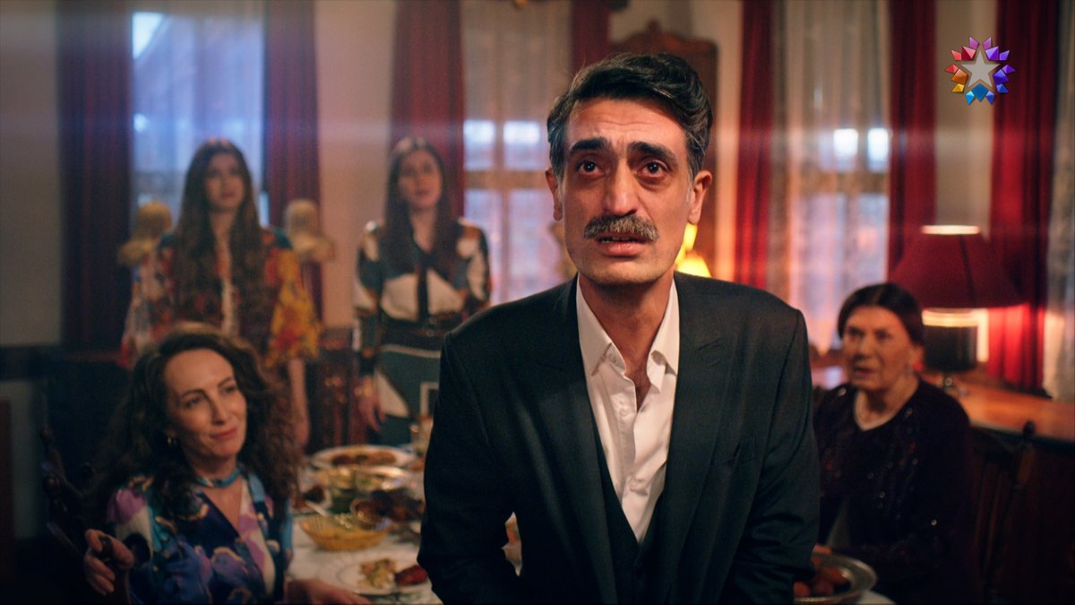 “Baba, şimdi değil, gitme ne olur…” #YalıÇapkını yeni bölümüyle STAR TV’de devam ediyor. #YalıÇapkını bir OGM Pictures yapımıdır.