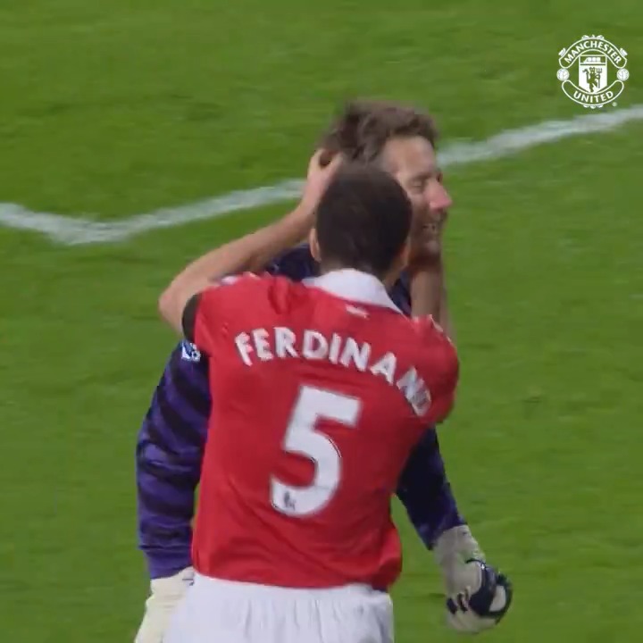 When @VdSar1970 found Wayne Rooney 👌 Watch our top 2️⃣0️⃣ @PremierLeague assists in the Man Utd app 📲⤵️ #MUFC || #PL