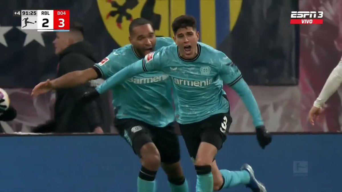Damas y caballeros, con ustedes, Piero Hincapié 🇪🇨 en Modo Héroe de Bayer Leverkusen de Xabi Alonso. Así estampó el gol de la victoria y de visitante vs. RB Leipzig a los 91'.