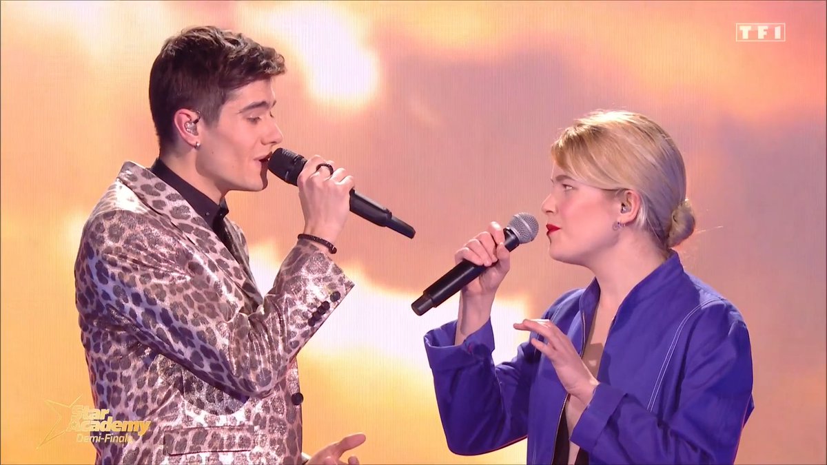 Axel partage un duo foudroyant avec Zaho de Sagazan sur "La Symphonie des éclairs" ! 🌩️ Continuez de suivre le prime de la #StarAcademy ▶️