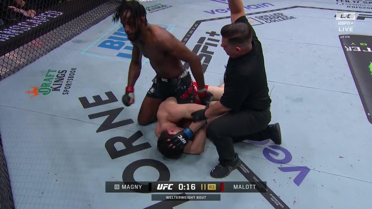 NEIL MAGNY IN THE FINAL SECONDS OF THE FIGHT 😤 #UFC297 IS LIVE NOW ON ESPN+ PPV 📺