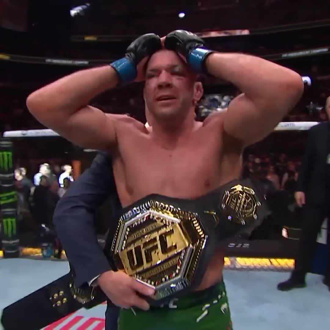 SOUTH AFRICA HAS A WORLD CHAMPION! 🏆 🇿🇦 @DricusDuPlessis is the best middleweight walking the planet! #UFC297