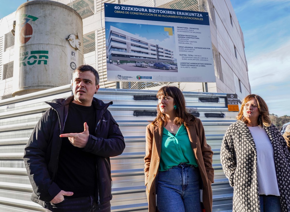 Galdakaoko gazteek bizitza proiektu duinak abiatzeko alokairu baxuko 42 etxebizitza eraiki ditugu, 300€ inguruan eta 5 urterako. Asko dugu egiteko etxebizitzaren alorrean baina bidea zein den argi daukagu: hirigintza politikak pertsonengan zentratuta egotea. #ErabakiEtorkizuna