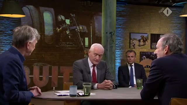 'Wij in het Westen beginnen met politieke en financiële middelen en als het echt niet anders kan militaire, ethisch juist, maar we beginnen altijd op achterstand', aldus Mart de Kruif in #buitenhof. Peter van Uhm 'ophouden met naïef zijn en maak de samenleving weerbaar'.