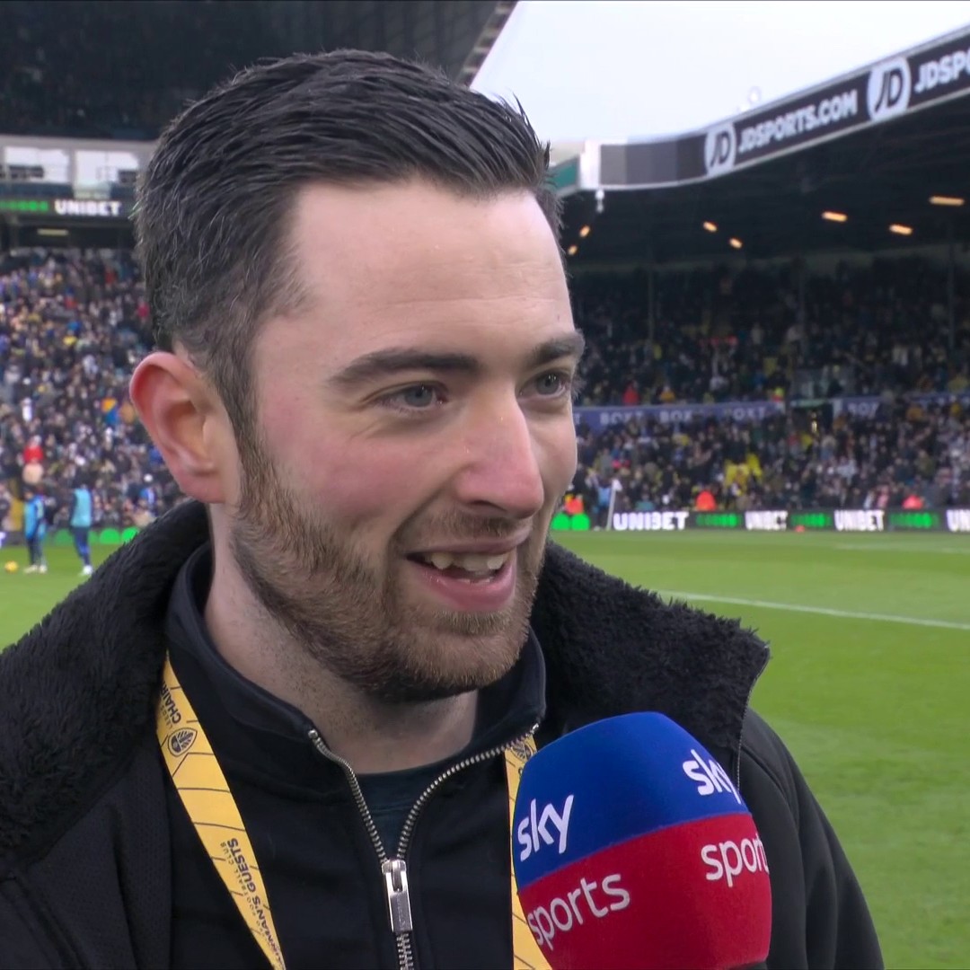 'That was absolutely magical' 👑 Luke Humphries parades the Darts World Championship trophy around Elland Road 🤍