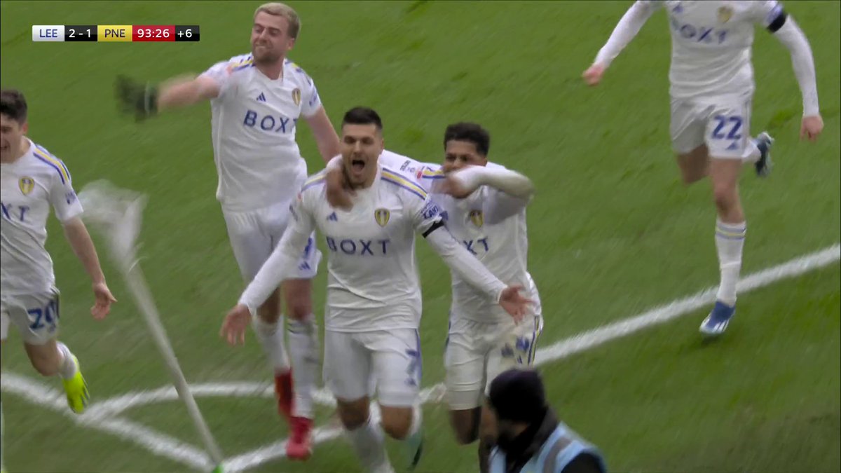 DRAMA! Joël Piroe's stoppage-time penalty fires Leeds ahead 💢🔊